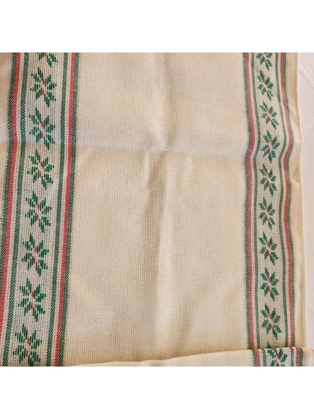 New in Package Sunweave Linen Co. Holly Leaf Table Runner 17"x90" - Picture 5 of 7